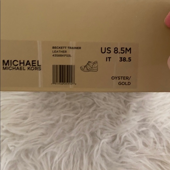 Michael Kors Sneakers with leather details - Picture 7 of 9